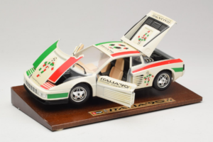 Ferrari Testarossa Italia 90 Blanc Bburago 1:18 3059-W1 Métal — image 3 sur 8