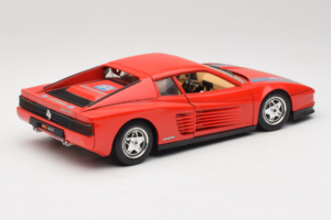 Ferrari Testarossa PPG Auto Refinish Rouge Bburago 1:18 3039-P3 Métal — image 3 sur 8