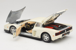 Ferrari Testarossa Blanc Bburago 1:18 3019-W1 Métal — image 5 sur 8