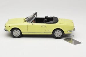 Fiat 124 Spider BS1 Jaune Sun Star 1:18 4921 Métal — image 4 sur 8