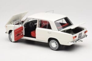 Fiat 124 Blanc IXO 1:18 18CMC205OP Métal — image 5 sur 8