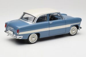 Ford Taunus 12M P2 Bleu Rayures Revell 1:18 08880-M1 Métal — image 3 sur 8