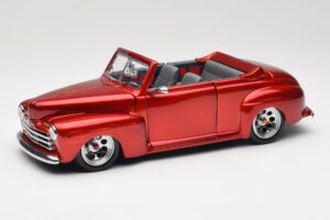 Ford Cabriolet Red Metallic Road Signature 1:18 30028 Métal