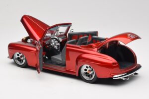 Ford Cabriolet Red Metallic Road Signature 1:18 30028 Métal — image 5 sur 8