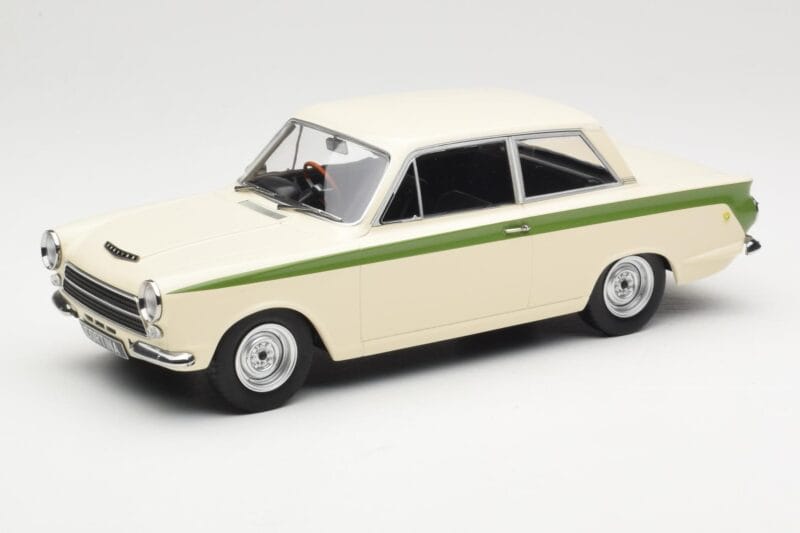 Ford Cortina Lotus White & Green Stripe MCG 1:18 MCG18434 Métal