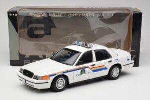 Ford Crown Victoria RCMP Police Car AUTOart 1:18 72706 Métal — image 8 sur 8