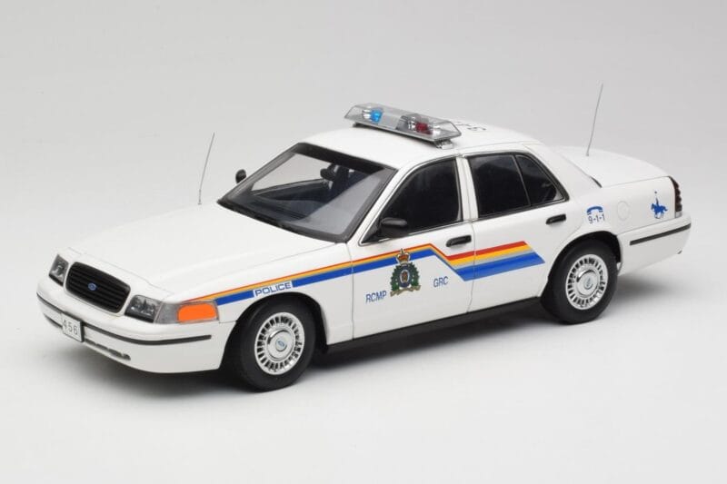 Ford Crown Victoria RCMP Police Car AUTOart 1:18 72706 Métal