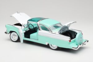 Ford Crown Victoria Seafoam Vert & Blanc Road Legends 1:18 92138 Métal — image 4 sur 7