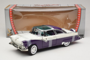 Ford Crown Victoria Blanc Violet Road Signature 1:18 92138-P1 Métal — image 6 sur 6