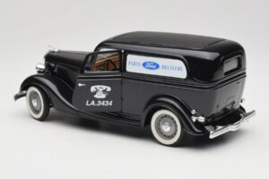 Ford Delivery Truck Ford Parts Noir Solido 1:18 8417 Métal — image 5 sur 8