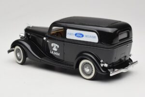 Ford Delivery Truck Ford Parts Noir Solido 1:18 8417 Métal — image 7 sur 8