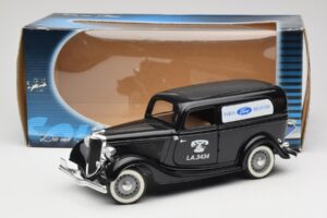 Ford Delivery Truck Ford Parts Noir Solido 1:18 8417 Métal — image 8 sur 8