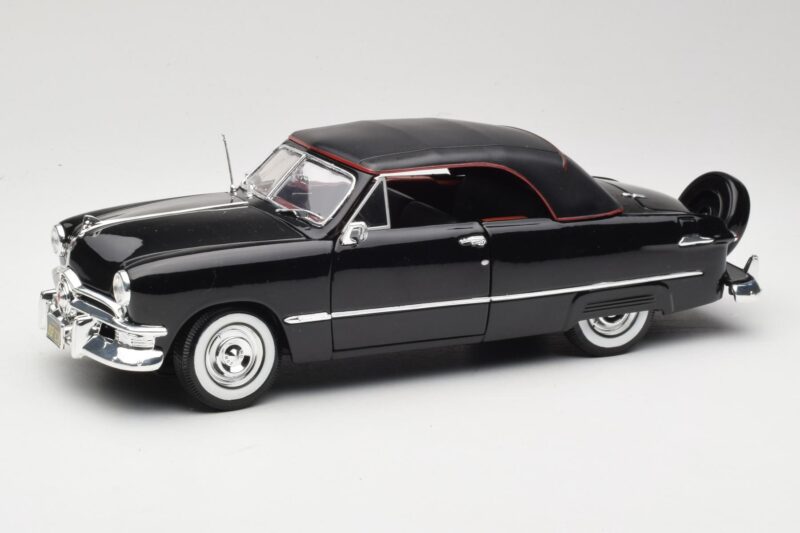 Ford Deluxe Cabriolet Noir Maisto 1:18 31681 Métal