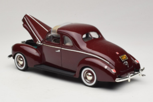 Ford Deluxe Coupe Rouge Foncé ERTL 1:18 7936 Métal — image 5 sur 7