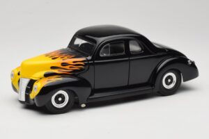 Ford Deluxe Hot Rod Noir Universal Hobbies 1:18 6002 Métal