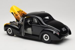 Ford Deluxe Hot Rod Noir Universal Hobbies 1:18 6002 Métal — image 5 sur 8