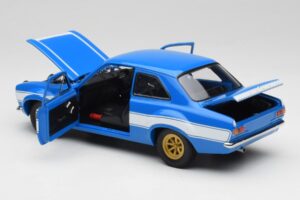 Ford Escort Mk1 RS 1600 Bleu Blanc Bandes Minichamps 1:18 100688102 Métal — image 5 sur 8