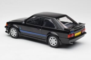 Ford Escort RS Turbo Voiture Privée Princesse Diana Noir MCG 1:18 MCG18420 Métal — image 5 sur 6