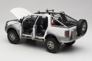 Ford Expedition Himalaya White AUTOart 1:18 72781 Métal — image 5 sur 8