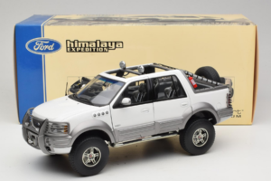 Ford Expedition Himalaya White AUTOart 1:18 72781 Métal — image 8 sur 8