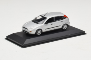 Ford Focus Mk1 Argent Minichamps 1:43 FOCUS006 Métal — image 2 sur 4