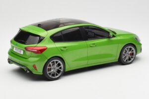 Ford Focus ST Mk4 Vert MCG 1:18 MCG18452 Métal — image 2 sur 6