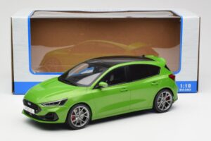 Ford Focus ST Mk4 Vert MCG 1:18 MCG18452 Métal — image 6 sur 6