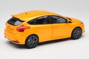 Ford Focus ST Mk2 Tangerine Scream Minichamps 1:18 110082005 Métal — image 3 sur 8