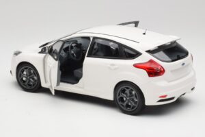 Ford Focus ST Mk2 Blanc Minichamps 1:18 110082004 Métal — image 5 sur 8