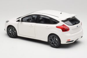 Ford Focus ST Mk2 Blanc Minichamps 1:18 110082004 Métal — image 7 sur 8