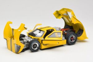 Ford GT40 Mk IV Jaune 1967 Shelby Collectibles 1:18 31414S Métal — image 2 sur 8