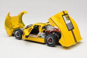 Ford GT40 Mk IV Jaune 1967 Shelby Collectibles 1:18 31414S Métal — image 5 sur 8