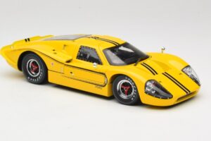 Ford GT40 Mk IV Jaune 1967 Shelby Collectibles 1:18 31414S Métal — image 6 sur 8