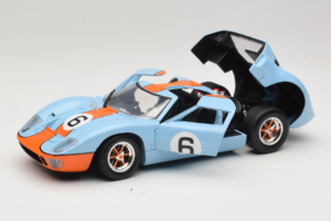 Ford GT40 Gulf #6 J. Ickx / J. Oliver 24 Hours of Le Mans 1969 Eagles Race 1:18 300600 Métal — image 2 sur 8