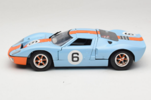 Ford GT40 Gulf #6 J. Ickx / J. Oliver 24 Hours of Le Mans 1969 Eagles Race 1:18 300600 Métal — image 4 sur 8