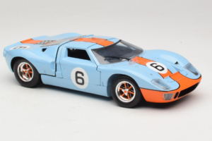 Ford GT40 Gulf #6 J. Ickx / J. Oliver 24 Hours of Le Mans 1969 Eagles Race 1:18 300600 Métal — image 6 sur 8