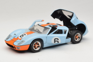 Ford GT40 Gulf #6 J. Ickx / J. Oliver 24 Hours of Le Mans 1969 Revell 1:18 48824 Métal — image 2 sur 8