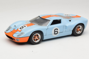 Ford GT40 Gulf #6 J. Ickx / J. Oliver 24 Hours of Le Mans 1969 Revell 1:18 48824 Métal