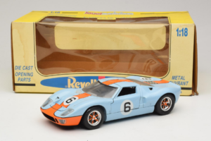 Ford GT40 Gulf #6 J. Ickx / J. Oliver 24 Hours of Le Mans 1969 Revell 1:18 48824 Métal — image 8 sur 8