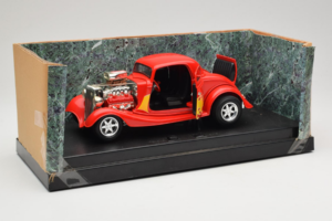 Ford High Tech Rouge avec Flamme American Muscle 1:18 7726 Métal — image 2 sur 4