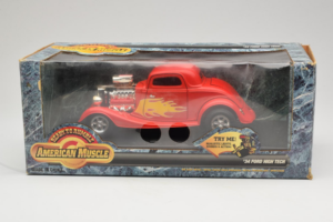 Ford High Tech Rouge avec Flamme American Muscle 1:18 7726 Métal — image 4 sur 4