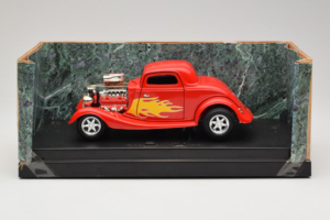 Ford High Tech Rouge avec Flamme American Muscle 1:18 7726 Métal