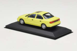 Ford Mondeo Mk1 Citrus Yellow Minichamps 1:43 MIN0821001 Métal — image 3 sur 4