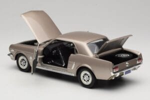 Ford Mustang 1964 1/2 Argent Mira 1:18 6127 Métal — image 5 sur 8