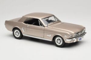 Ford Mustang 1964 1/2 Argent Mira 1:18 6127 Métal — image 6 sur 8