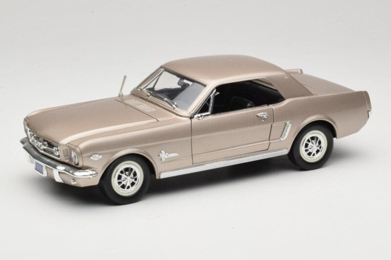 Ford Mustang 1964 1/2 Argent Mira 1:18 6127 Métal