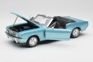 Ford Mustang Cabriolet Arcadian Blue Revell 1:18 8832-F1 Métal — image 2 sur 8