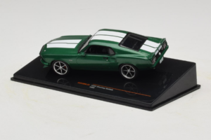 Ford Mustang Custom Vert IXO 1:43 CLC530N Métal — image 3 sur 4