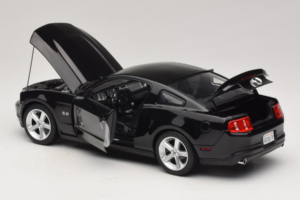 Ford Mustang GT Noir Drive Movie GreenLight 1:18 13609 Métal — image 5 sur 8