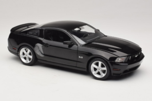 Ford Mustang GT Noir Drive Movie GreenLight 1:18 13609 Métal — image 6 sur 8
